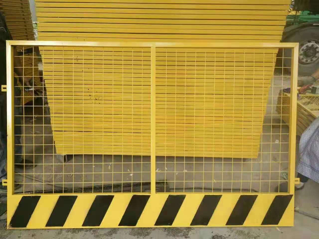 Metro Construction Pit Barrier | Double Protection Structure | Reflective Film + Warning Lights | 24h Safety Alert | Customizable