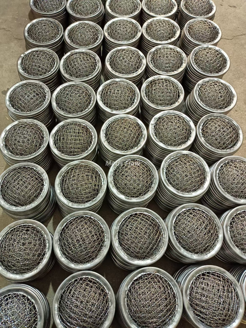 Durable and reliable filter element for industrial applications.