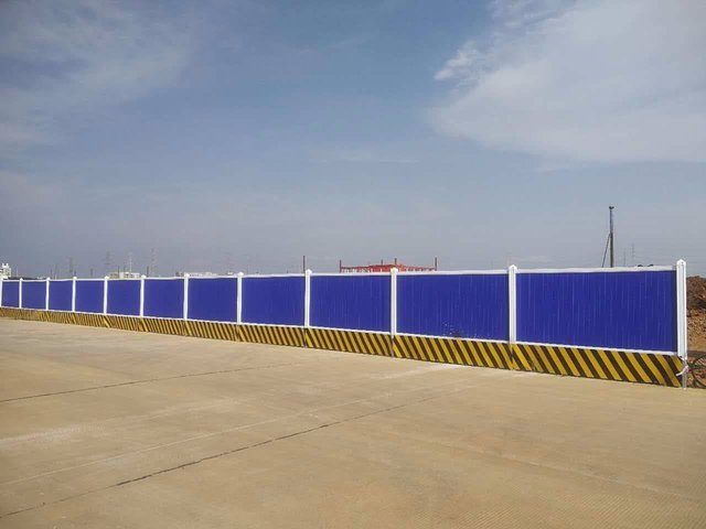 Easy-to-Assemble Blue Construction Hoarding, Durable Plastic/Metal Fence for Site Perimeter & Debris Blocking