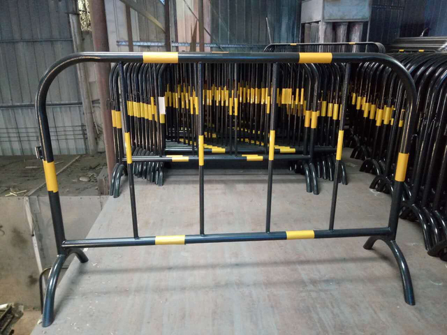 Reusable Iron Horse Barrier, Durable Temporary Guardrail for Municipal Maintenance, Festival Security